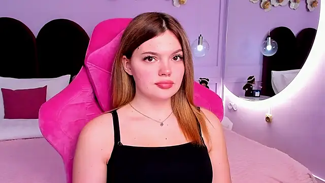 Snapshot of ZaraBloom chatting on 01.30.25 ZaraBloom online show from 01.30.25