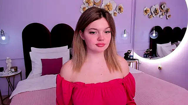 Snapshot of ZaraBloom chatting on 03.03.25 ZaraBloom online show from 03.03.25