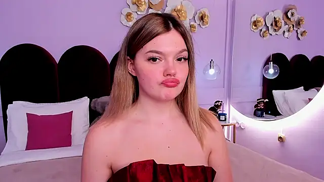 Snapshot of ZaraBloom chatting on 03.13.25 ZaraBloom online show from 03.13.25