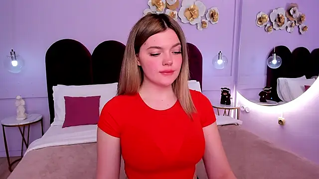 Snapshot of ZaraBloom chatting on 03.18.25 ZaraBloom online show from 03.18.25