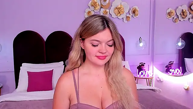 Snapshot of ZaraBloom chatting on 10.14.25 ZaraBloom online show from 10.14.25