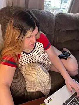 PuckBunny17 online show from 12.28.24