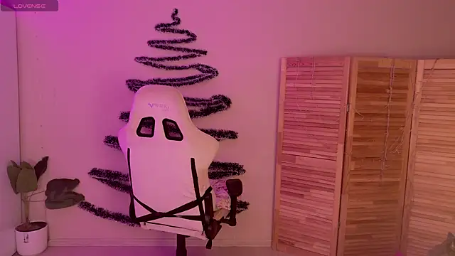 Miss Mia Murr online show from 12.18.25