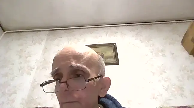 Snapshot of mariusica1@xh chatting on 02.04.25 mariusica1xh online show from 02.04.25