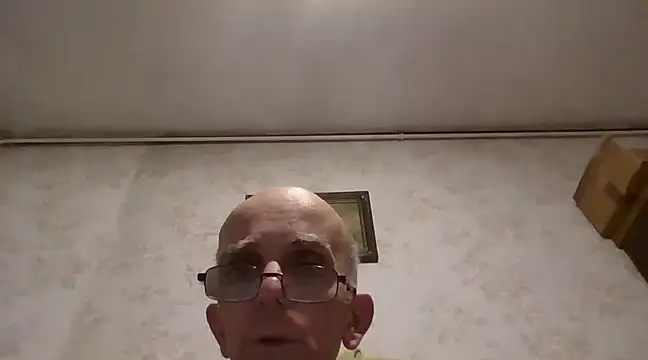 Snapshot of mariusica1@xh chatting on 02.05.25 mariusica1xh online show from 02.05.25