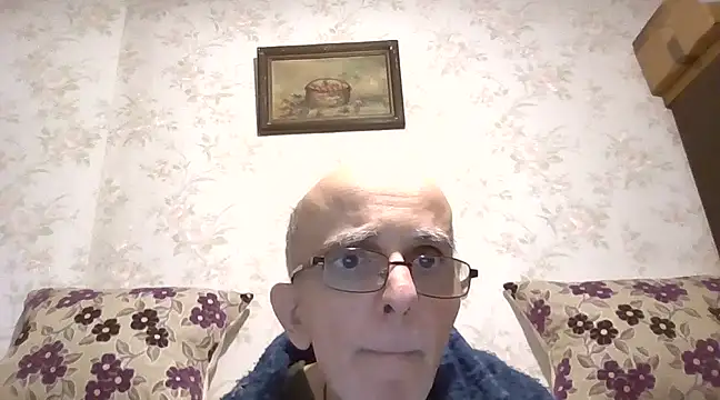 Snapshot of mariusica1@xh chatting on 02.14.25 mariusica1xh online show from 02.14.25