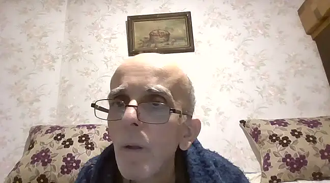 Snapshot of mariusica1@xh chatting on 02.15.25 mariusica1xh online show from 02.15.25