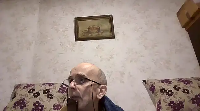 Snapshot of mariusica1@xh chatting on 02.16.25 mariusica1xh online show from 02.16.25