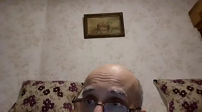 Snapshot of mariusica1@xh chatting on 02.17.25 mariusica1xh online show from 02.17.25