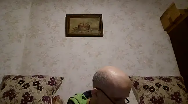 Snapshot of mariusica1@xh chatting on 02.18.25 mariusica1xh online show from 02.18.25