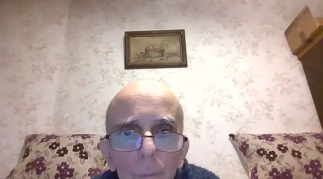 Snapshot of mariusica1@xh chatting on 02.18.25 mariusica1xh online show from 02.18.25