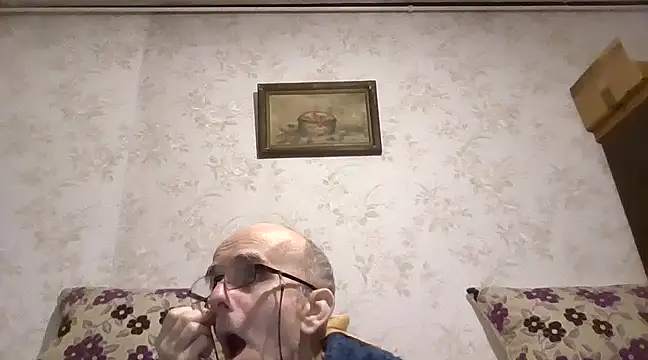 Snapshot of mariusica1@xh chatting on 02.24.25 mariusica1xh online show from 02.24.25