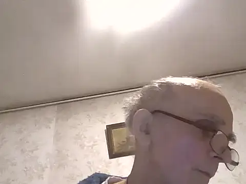 Snapshot of mariusica1@xh chatting on 10.12.25 mariusica1xh online show from 10.12.25