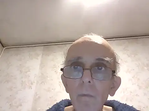 Snapshot of mariusica1@xh chatting on 10.25.25 mariusica1xh online show from 10.25.25