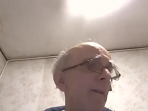 Snapshot of mariusica1@xh chatting on 10.28.25 mariusica1xh online show from 10.28.25