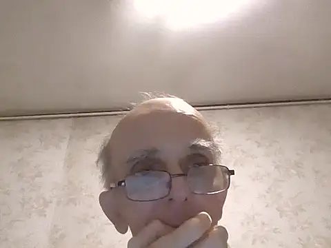 Snapshot of mariusica1@xh chatting on 10.29.25 mariusica1xh online show from 10.29.25