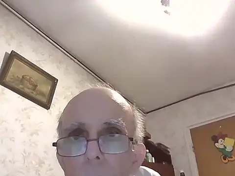 Snapshot of mariusica1@xh chatting on 11.04.25 mariusica1xh online show from 11.04.25