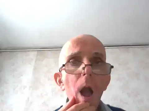 Snapshot of mariusica1@xh chatting on 11.05.25 mariusica1xh online show from 11.05.25