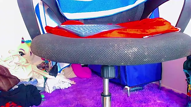 nicol gill  online show from 02.08.25