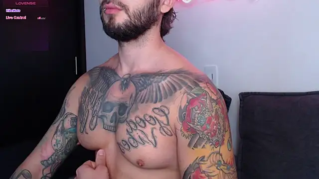 Snapshot of marco_allison43 chatting on 10.12.25 marco allison43 online show from 10.12.25