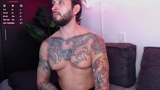 Snapshot of marco_allison43 chatting on 11.01.25 marco allison43 online show from 11.01.25