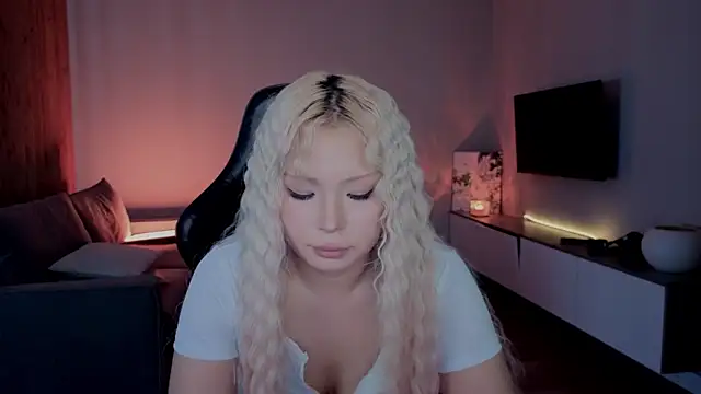 RileyMee online show from 04.14.26