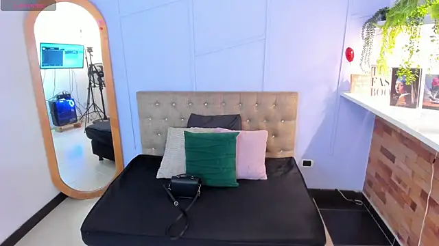 amber-hill online show from 07.07.26