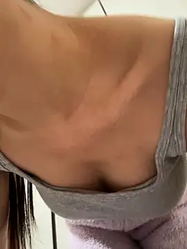 Snapshot of Sweet-Angel999 chatting on 10.31.25 Sweet-Angel999 online show from 10.31.25