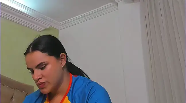 Snapshot of Luciluu20 chatting on 02.12.25 Luciluu20 online show from 02.12.25