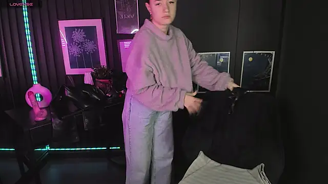 Snapshot of Lily_Moonlight chatting on 12.21.24 Lily Moonlight online show from 12.21.24