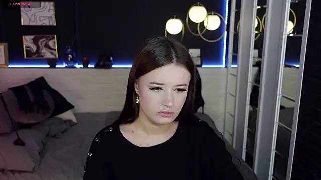 Snapshot of Lily_Moonlight chatting on 12.27.24 Lily Moonlight online show from 12.27.24