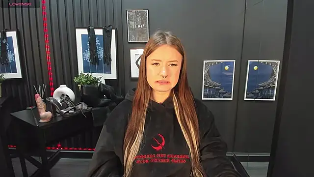 Snapshot of Lily_Moonlight chatting on 01.09.25 Lily Moonlight online show from 01.09.25