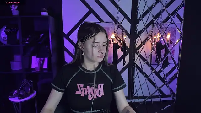 Snapshot of Lily_Moonlight chatting on 01.25.25 Lily Moonlight online show from 01.25.25