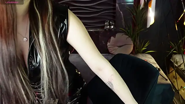 Snapshot of Lily_Moonlight chatting on 03.20.25 Lily Moonlight online show from 03.20.25