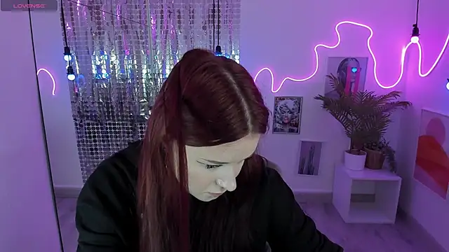 Snapshot of Lily_Moonlight chatting on 09.21.25 Lily Moonlight online show from 09.21.25