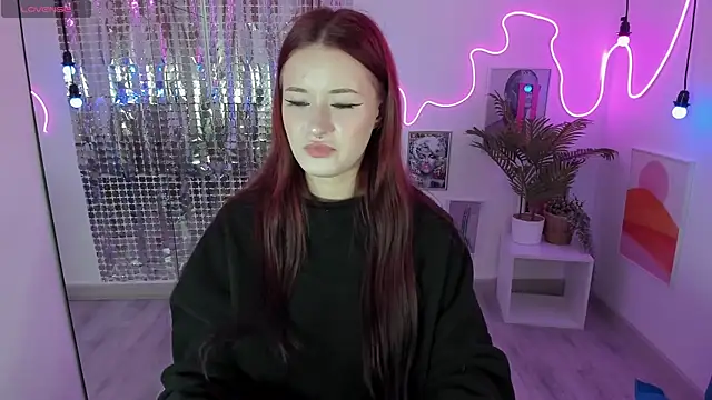 Snapshot of Lily_Moonlight chatting on 09.23.25 Lily Moonlight online show from 09.23.25