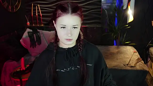 Snapshot of Lily_Moonlight chatting on 10.22.25 Lily Moonlight online show from 10.22.25