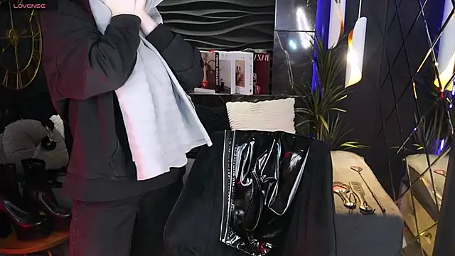 Lily Moonlight online show from 02.25.26