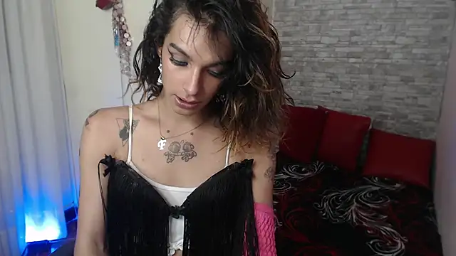 Snapshot of Dy_Hanna chatting on 11.11.25 Dy Hanna online show from 11.11.25