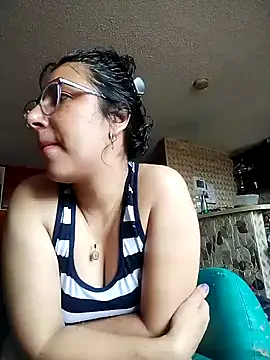 Snapshot of Im_Alma_ chatting on 11.13.25 Im Alma online show from 11.13.25