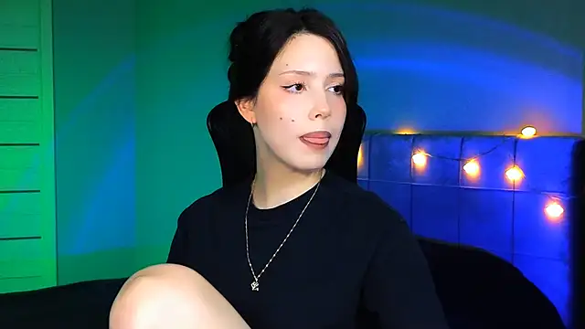 Snapshot of Stacy_Gonzales_ chatting on 02.01.25 Stacy Gonzales online show from 02.01.25