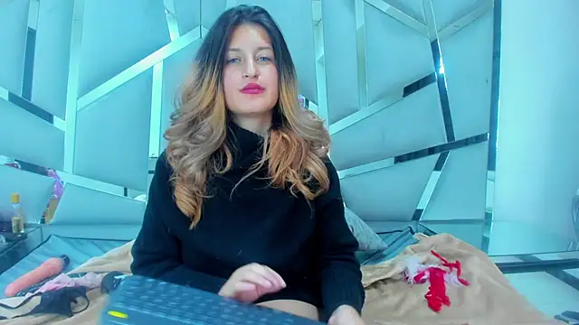 GiaRoussel online show from 12.30.24