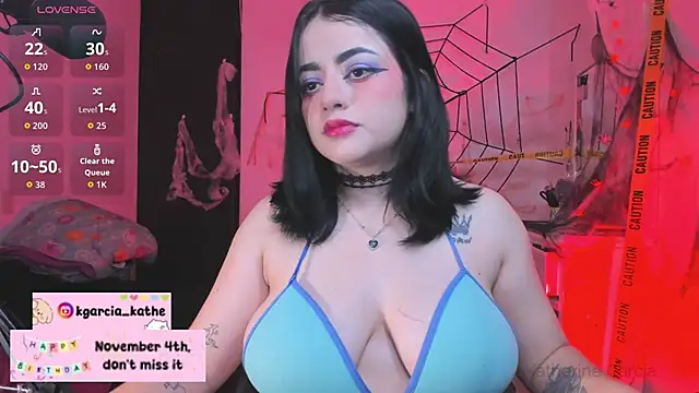 Snapshot of Lin-cute chatting on 10.26.25 Lin-cute online show from 10.26.25