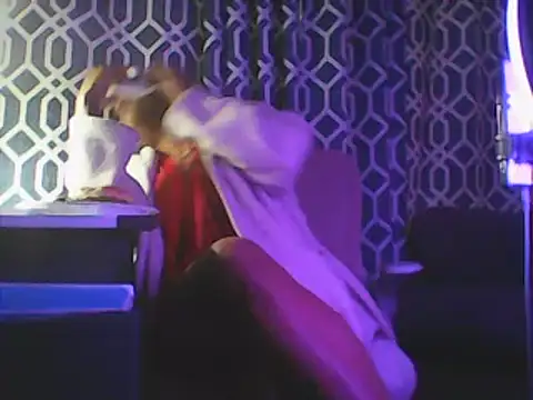 Snapshot of YourFaceMyThrone27 chatting on 12.20.24 YourFaceMyThrone27 online show from 12.20.24