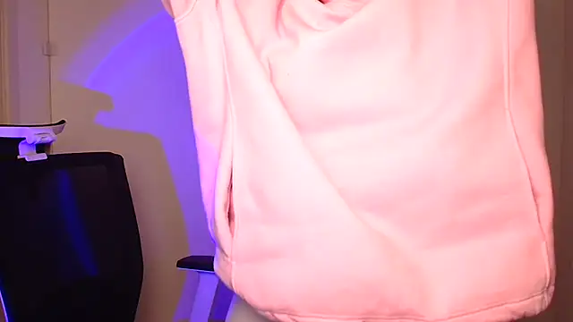 Snapshot of Fantasy_July chatting on 12.20.24 Fantasy July online show from 12.20.24