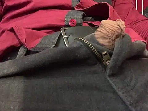 Snapshot of skatebored chatting on 01.22.25 skatebored online show from 01.22.25