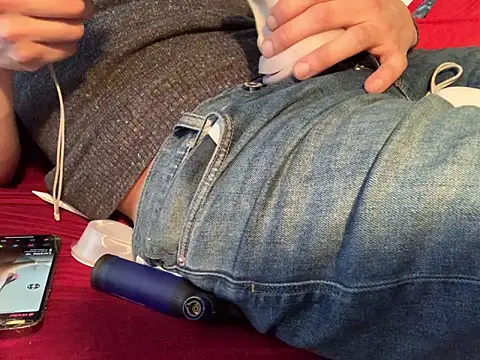 Snapshot of skatebored chatting on 03.07.25 skatebored online show from 03.07.25