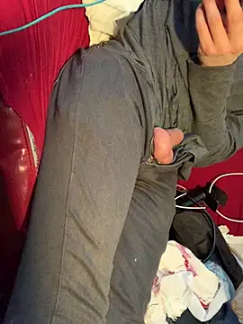 Snapshot of skatebored chatting on 03.14.25 skatebored online show from 03.14.25