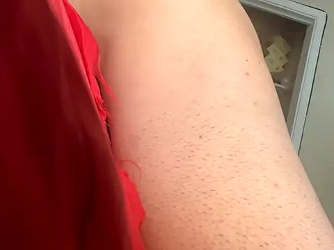 Snapshot of skatebored chatting on 09.11.25 skatebored online show from 09.11.25