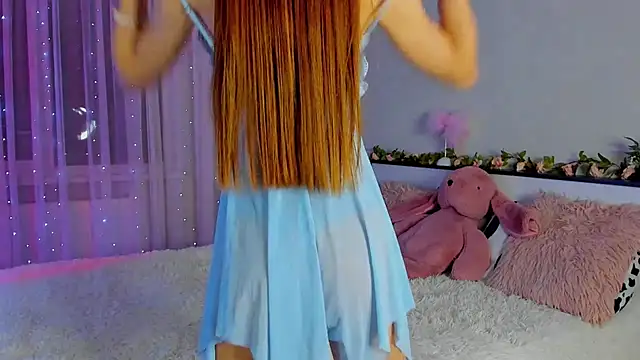 Snapshot of Undertheskin chatting on 12.01.24 Undertheskin online show from 12.01.24